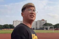 冠军选手(shǒu)退(tuì)役後(hòu)乾(gàn)起搬运工