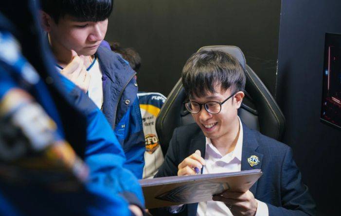 LOL选手转型教练,需要学习哪些东西?