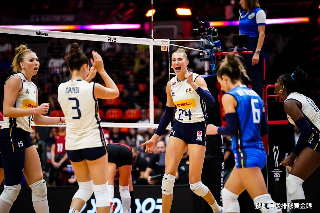 赫伯茨落泪！波兰女排5局险胜晋级世锦赛八强，意大利零封横扫